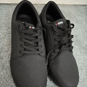 Men’s no slip work shoes, never worn